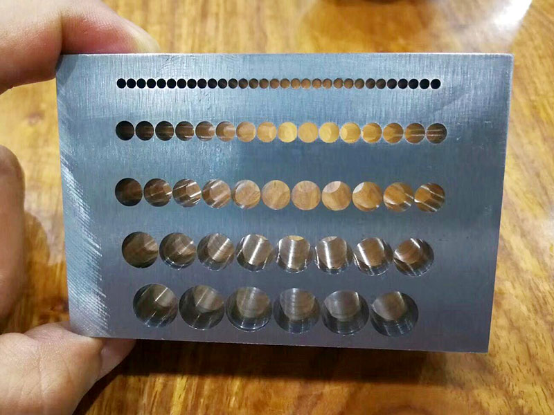 模具鉆深孔y軸坐標有沒有負的？