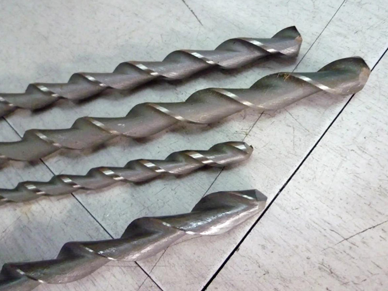 拋物線槽型深孔鉆頭和槍鉆哪個(gè)好？