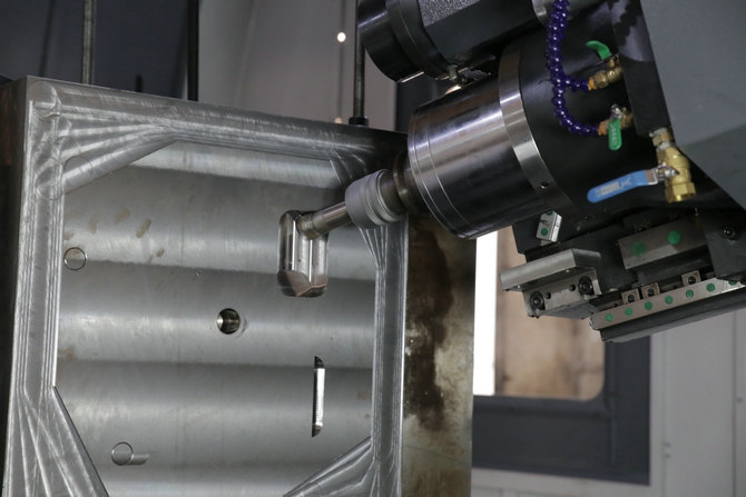 為什么臺翰機械的深孔機床是敞開式結(jié)構(gòu)？